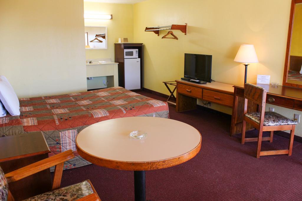 Westworld Country Inn Hubbard Exteriér fotografie