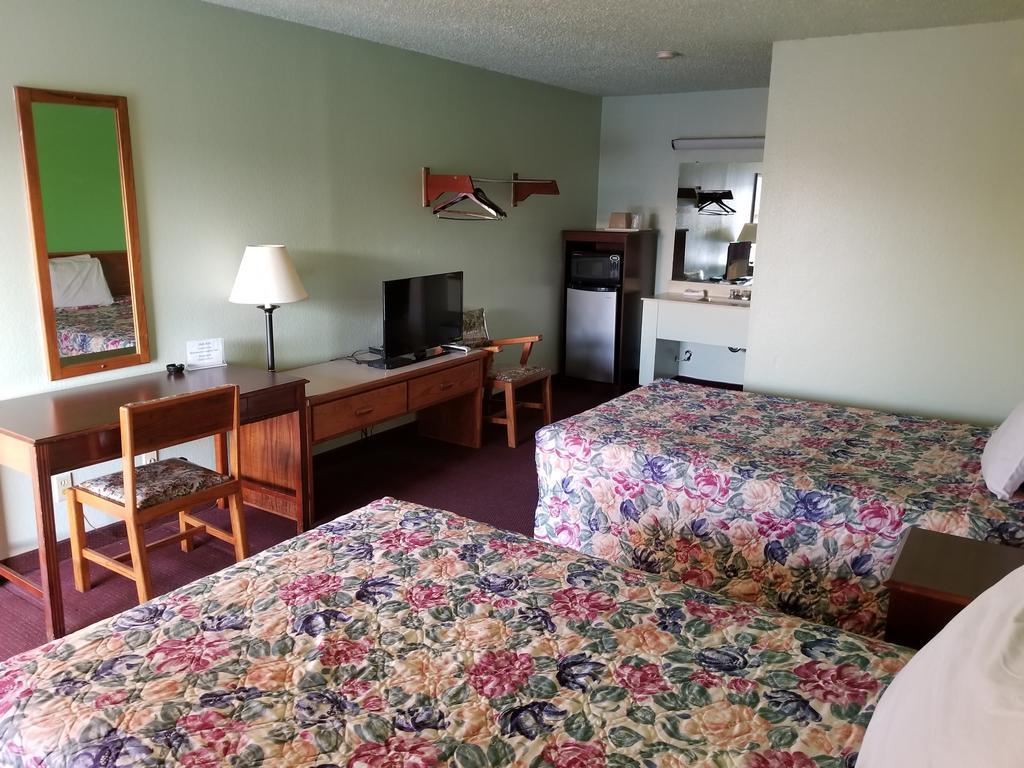 Westworld Country Inn Hubbard Exteriér fotografie